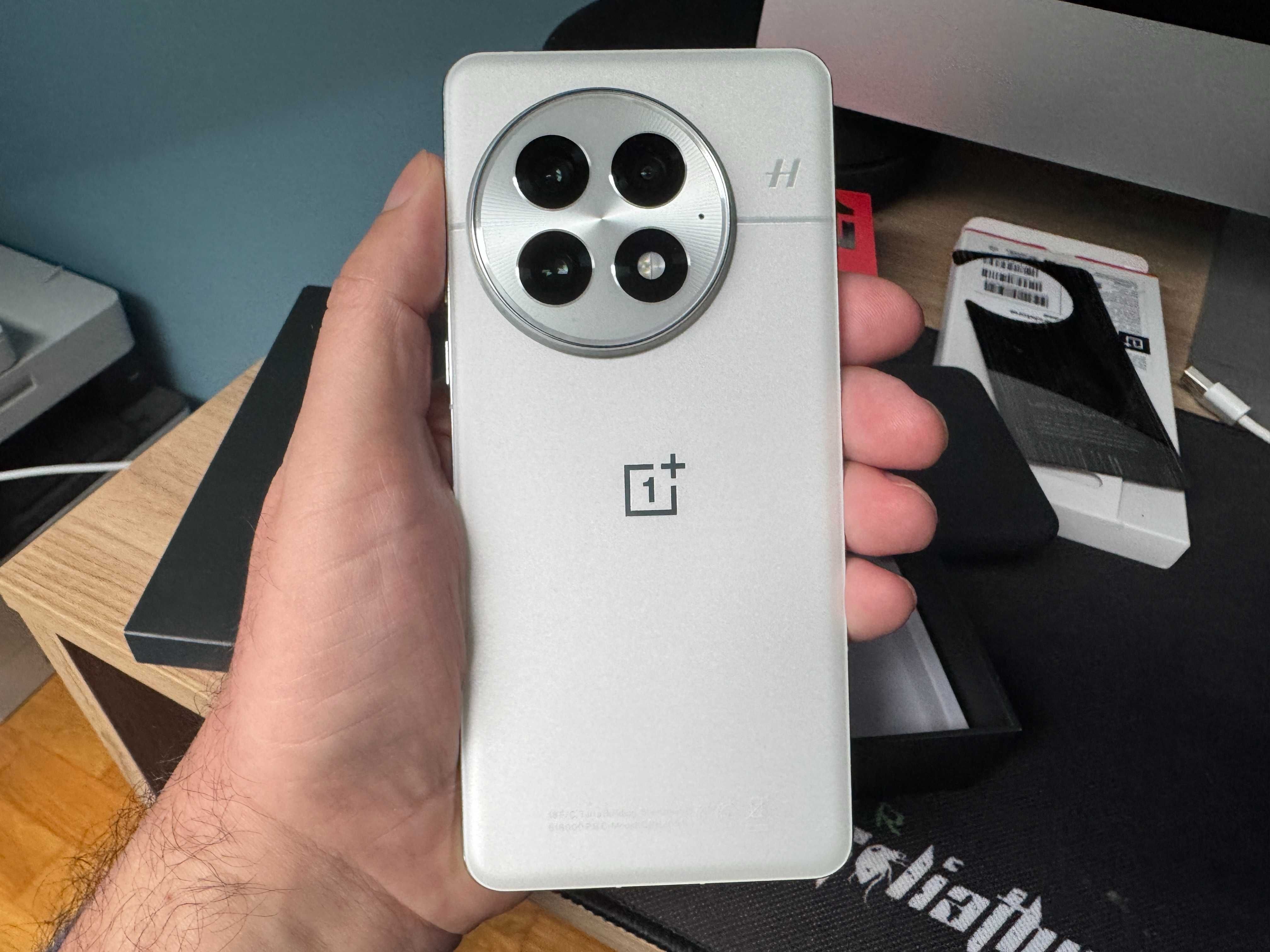 Vând telefon OnePlus 13 ca nou, 16GB RAM / 512GB, în cutie, preț fix
