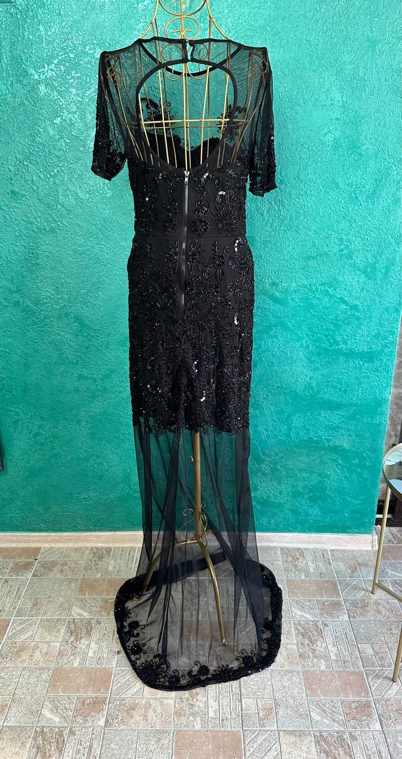 Rochie de ocazie, lungă, cu tulle, mărgele si paiete negre, mărimea M