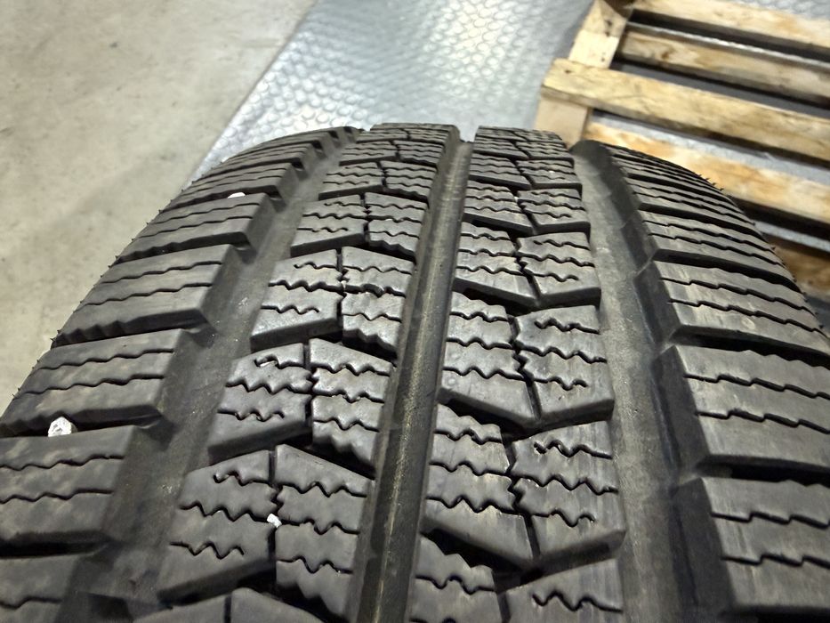 2бр. КАТО НОВИ Товарни Зимни Гуми 235/65R/16C -NEXEN- DOT:2324- 9.6мм.