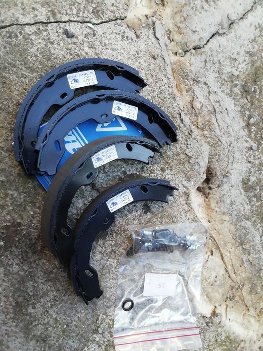 Vând Set saboti frana, frana de mana potriviți pentru MERCEDES-BENZ