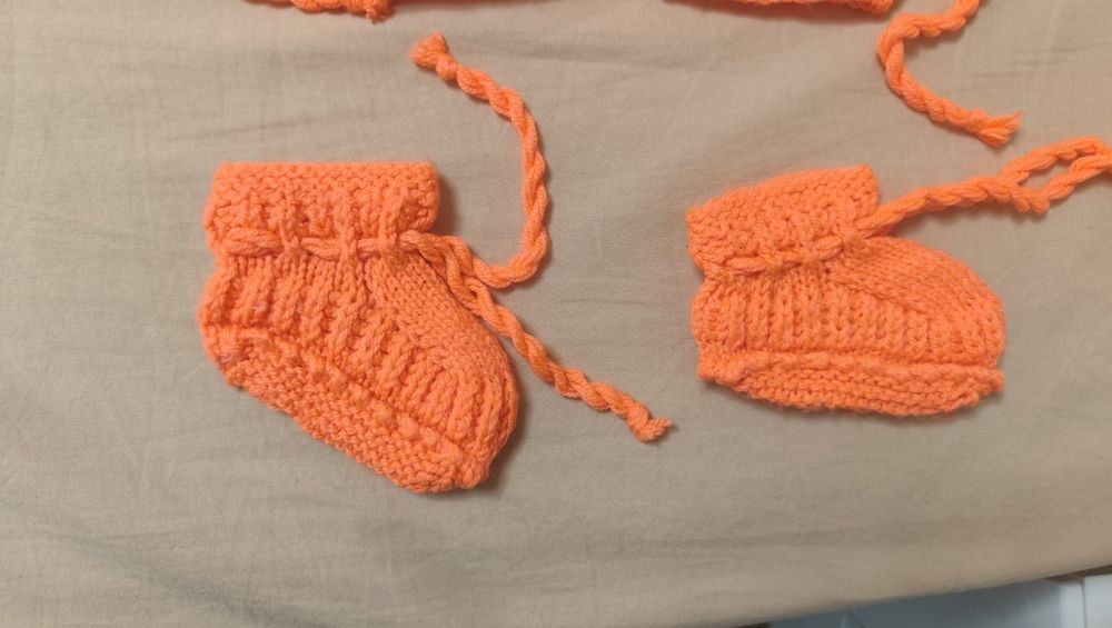 Бебешки нови плетени дрешки