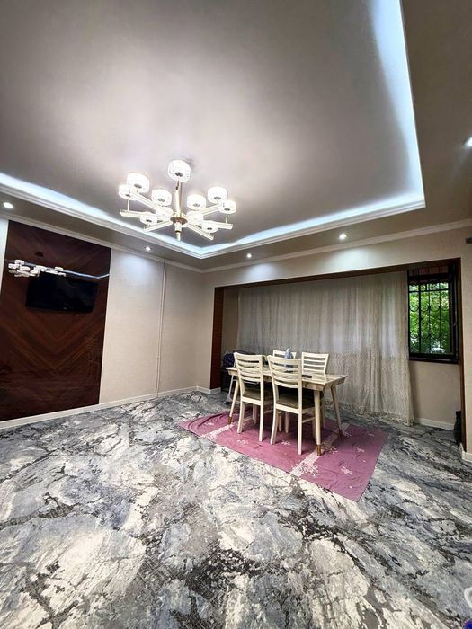 Chilonzor 20kv   1-dom
1-etaj 3 xonali 9 etajlik dom