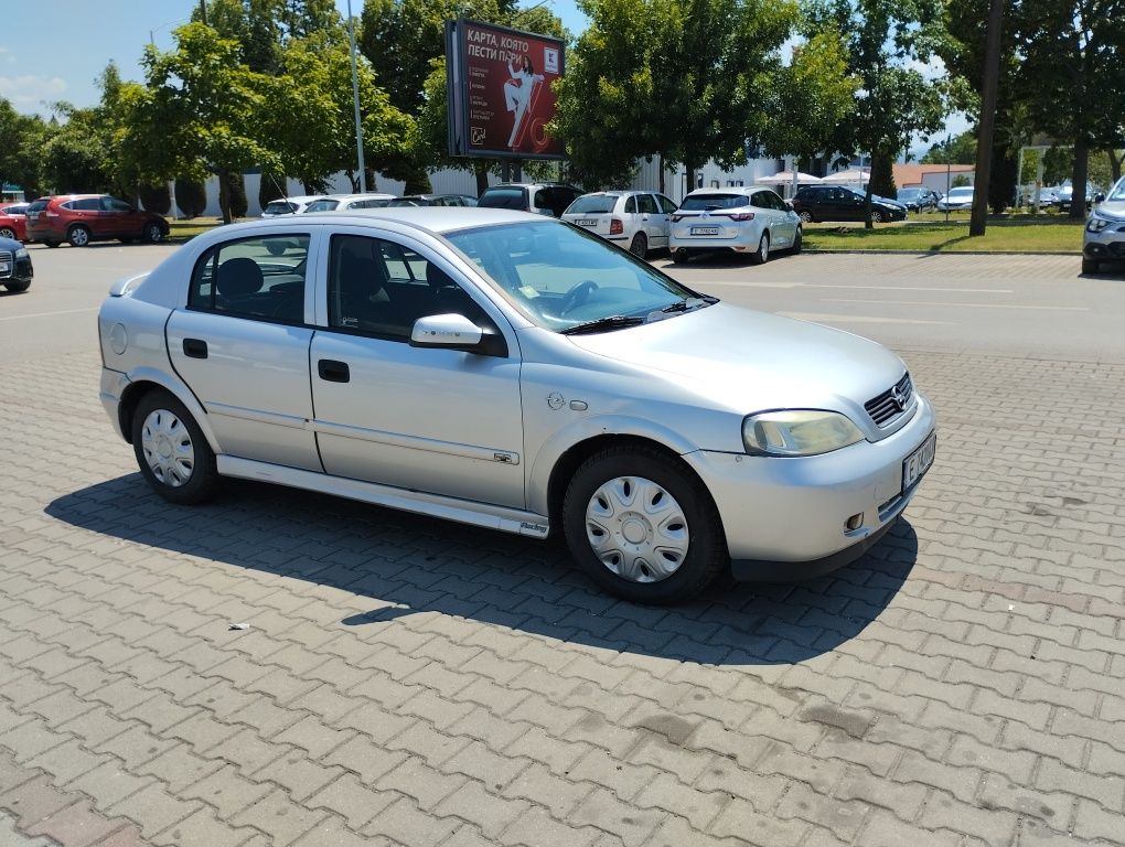 Мерцедес А 140 и Опел астра Г