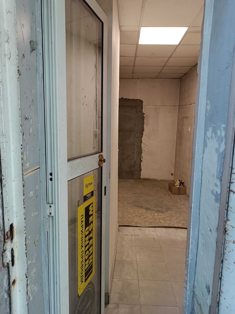 Дава се под наем Магазин в София, Център - 9 кв.м за 100 € - Снимка #2
