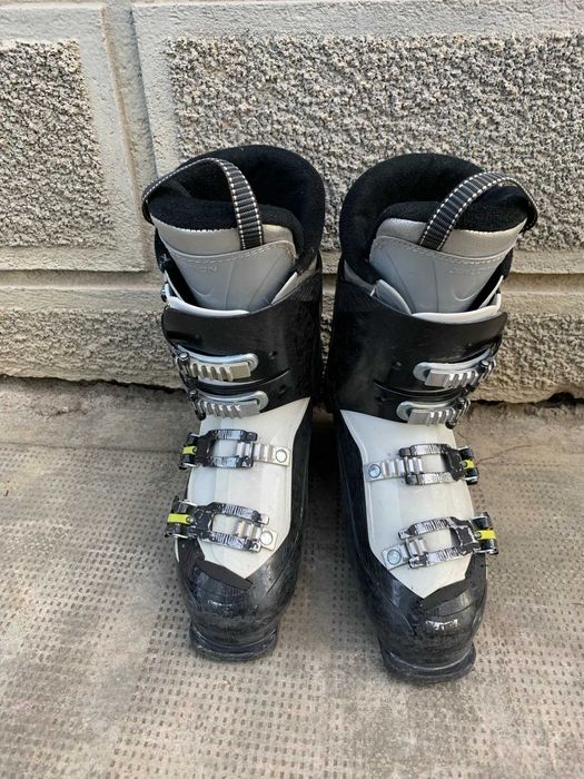 Clapari ski schi Salomon Mission 550 marime EUR:41 Mondo:26.5 307mm