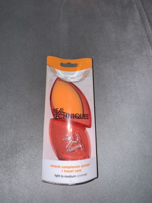 Чисто нови комплекти четки и гъби Real Techniques