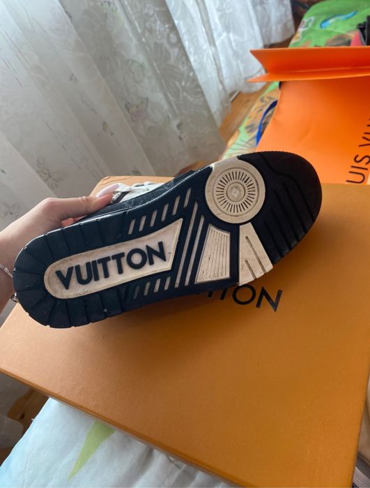 Louis Vuitton Обувки