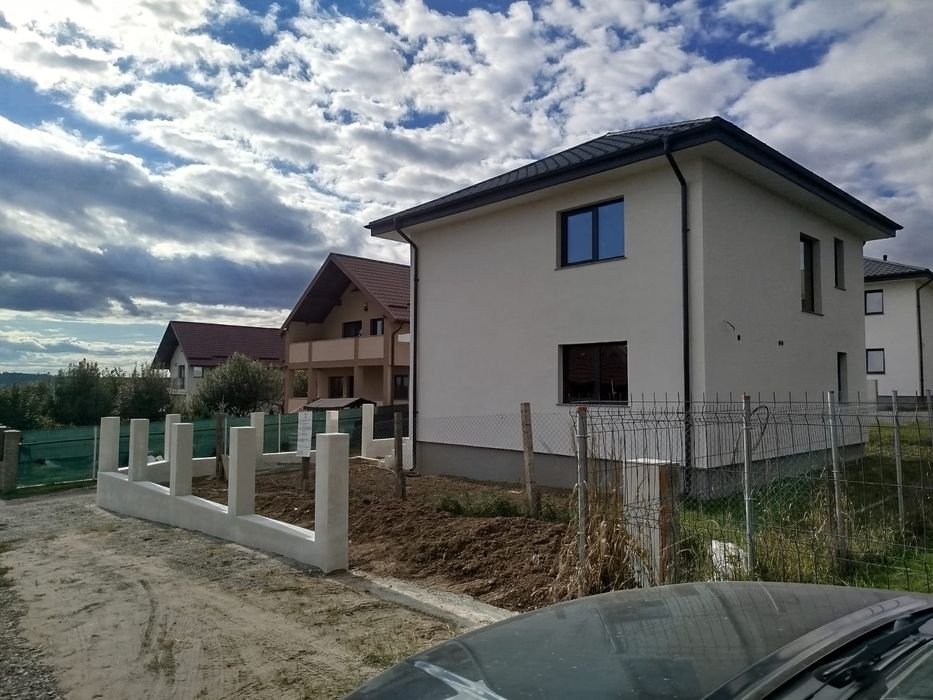 Vând CASĂ MODERNĂ individuală cu etaj complet în Burdujeni