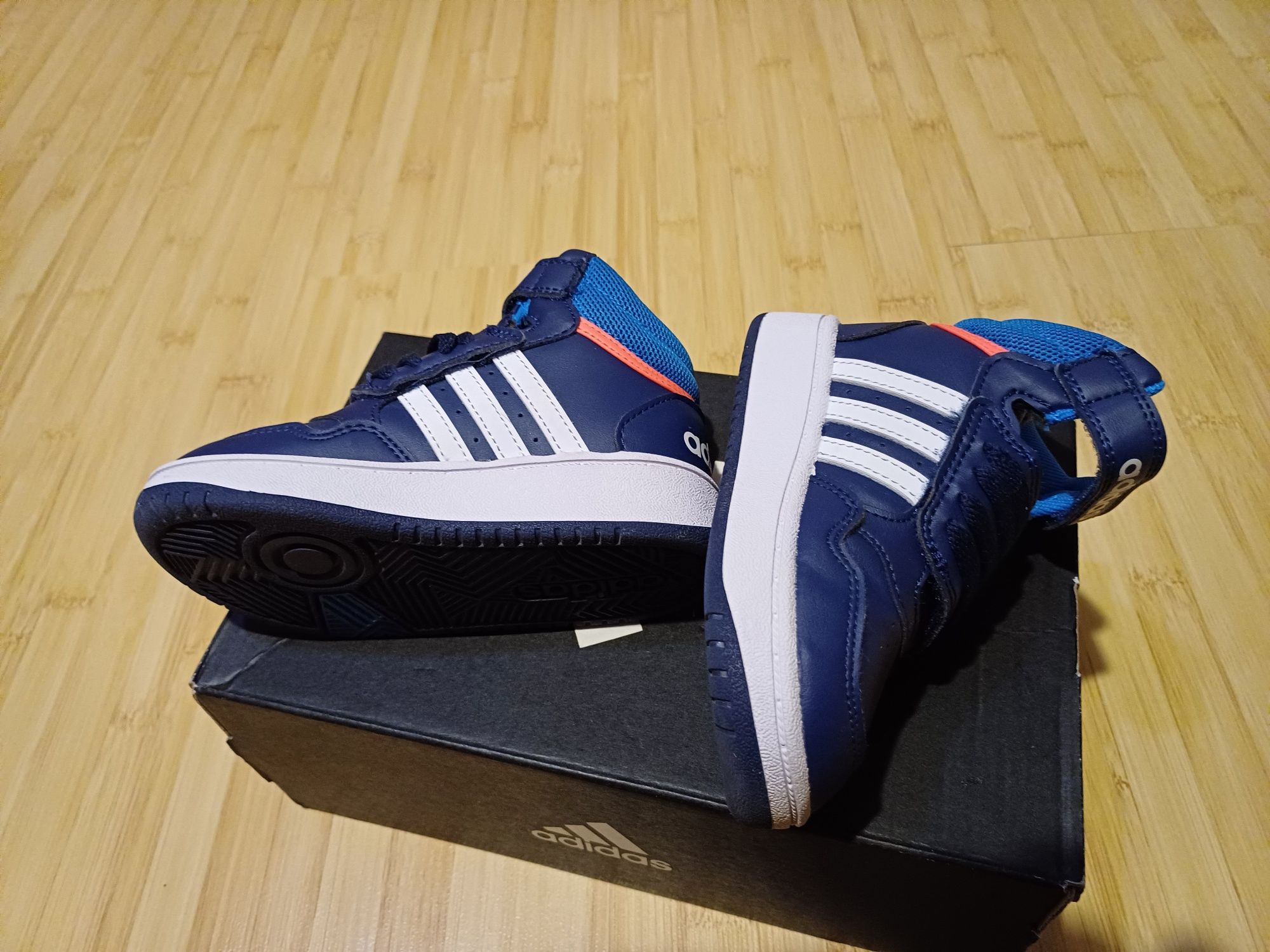 Маратонки Adidas, # 25