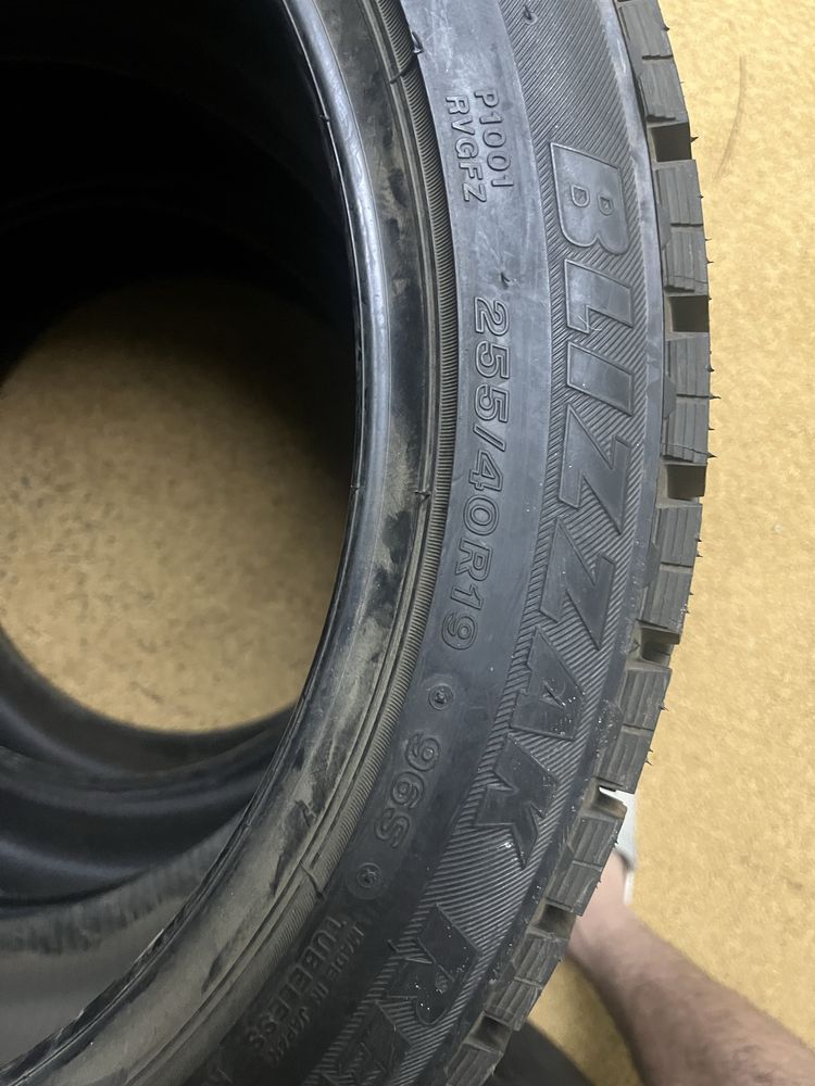 Blizzak шины 255/40 r19 3 штуки