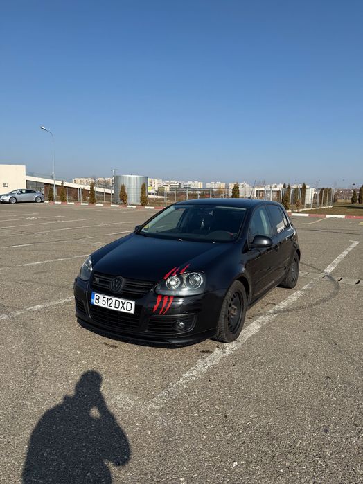 Vând Golf 5 pentru piese