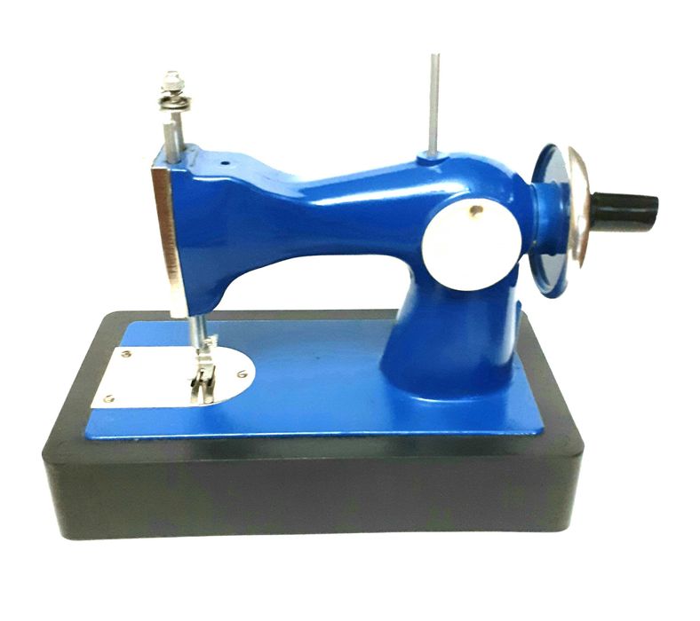 Детская новая машинка швейная