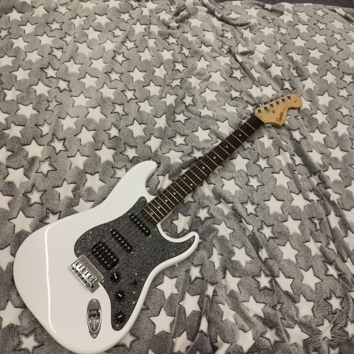 Продам электрогитару Squire Affinity, почти не пользовался