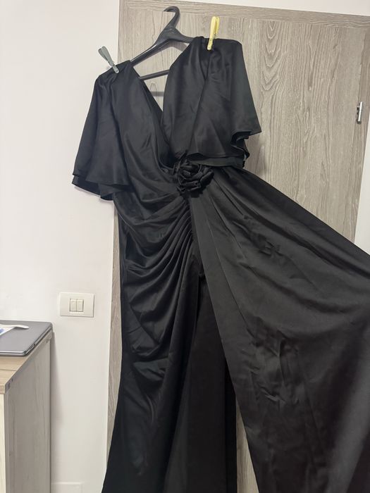 Rochie neagra!!!