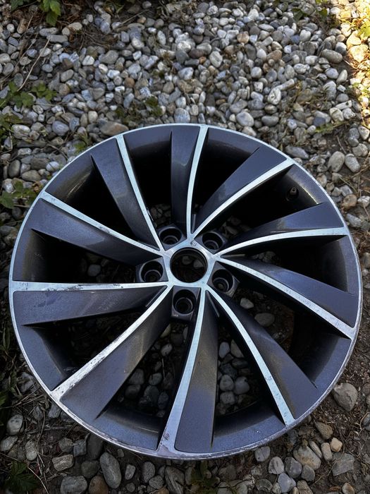 Jantă r18 skoda superb 3.cod:3v0601025.AL.