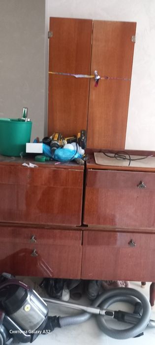 Даром трюмо и 2 тумбочка