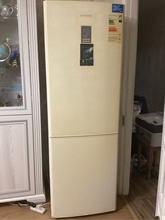 Холодильник “Samsung” в отличном рабочем состоянии.