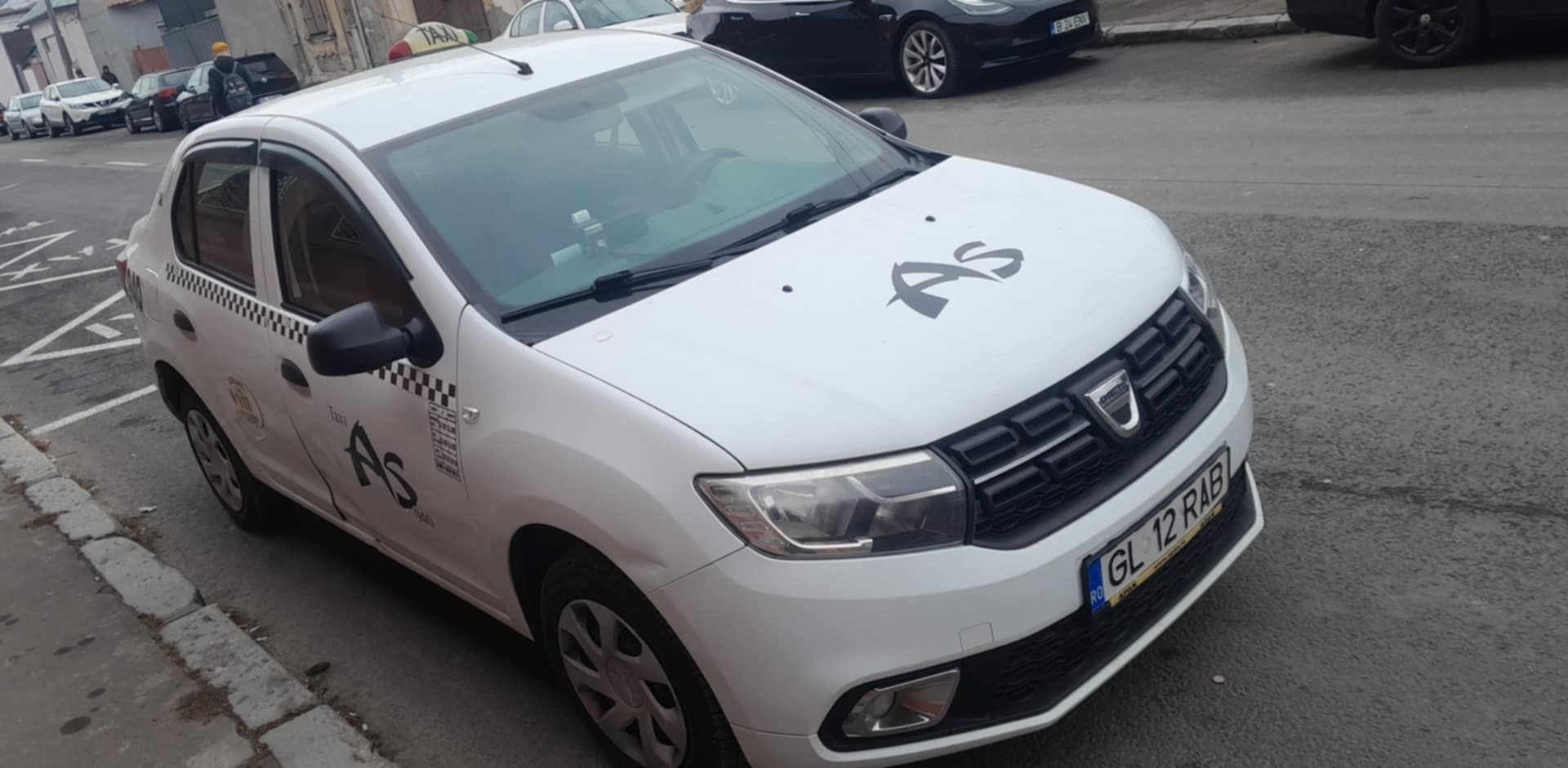 Vând taxiu cu firma fără datorii licenta valabila pana la 2031