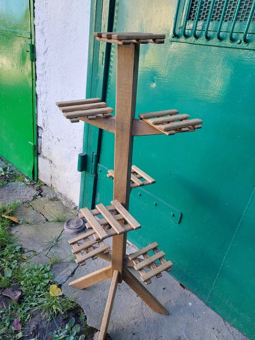 Suport din lemn pentru flori