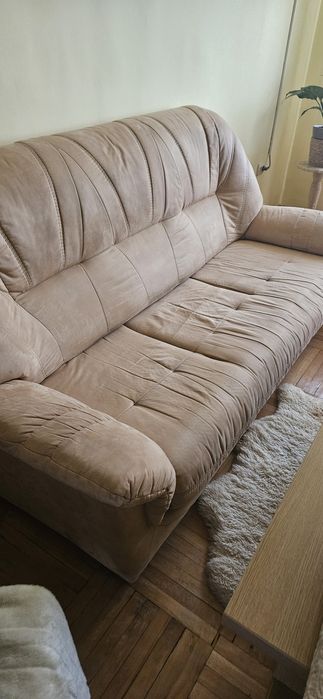 Set canapea extensibilă 3 locuri + 2 fotolii , piele întoarsă bej .