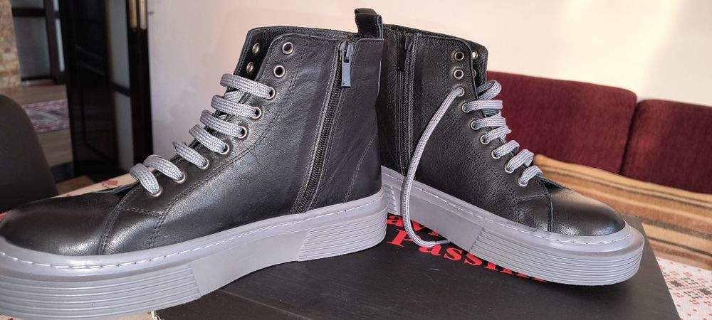 Bascheți damă, noi,  din piele naturală!