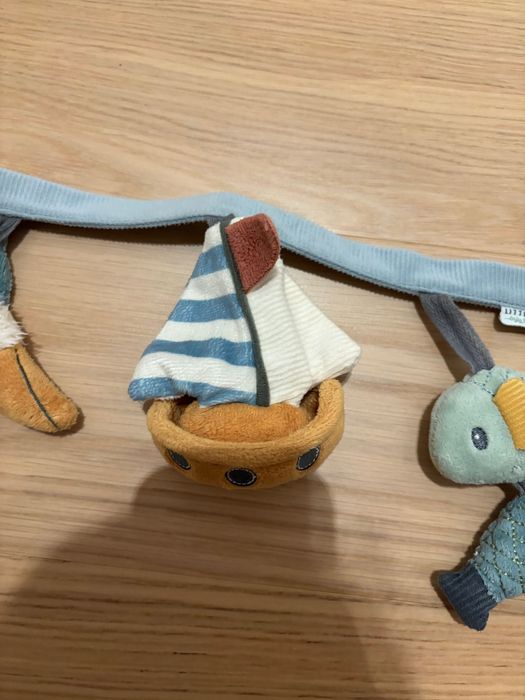 Jucarie senzoriala pentru carut / scoica Little Dutch