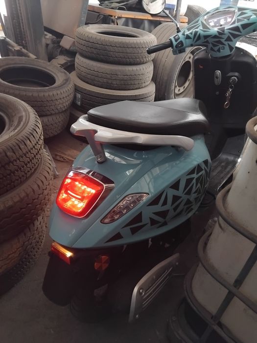 Scuter de 49cc 320km