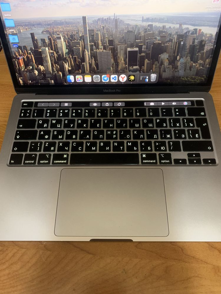 Продается MacBook pro 2020 inch13