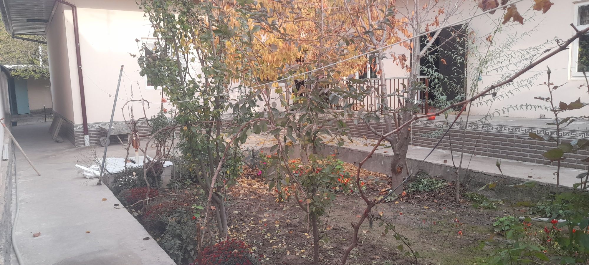 Uy sotiladi shahardan 10 daqiqalik
