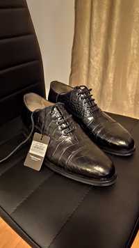 Черни обувки с крокодилски десен от Teodor