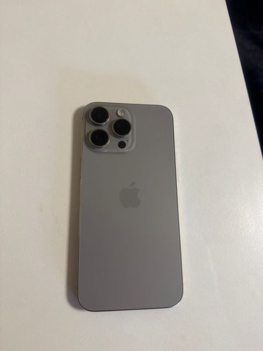 Iphone 15 pro max 256 90% baterie