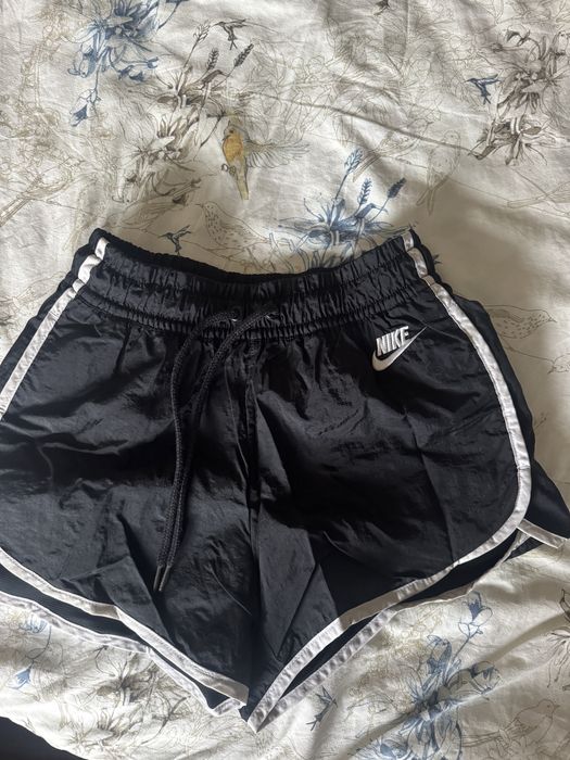 Nike черни спортни къси панталонки