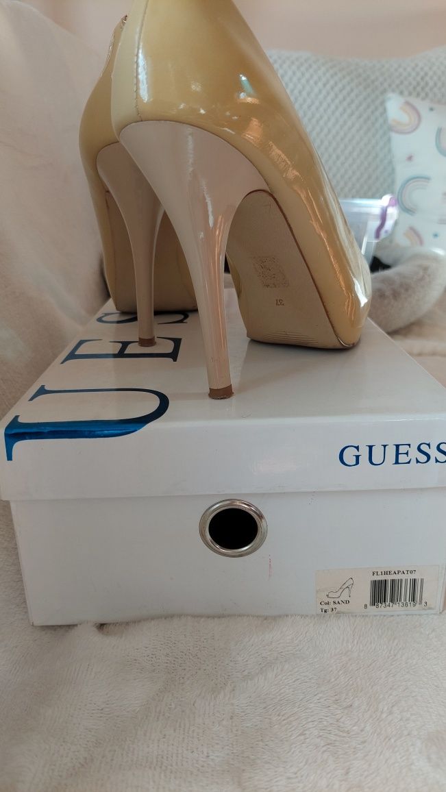 Високи обувки Guess