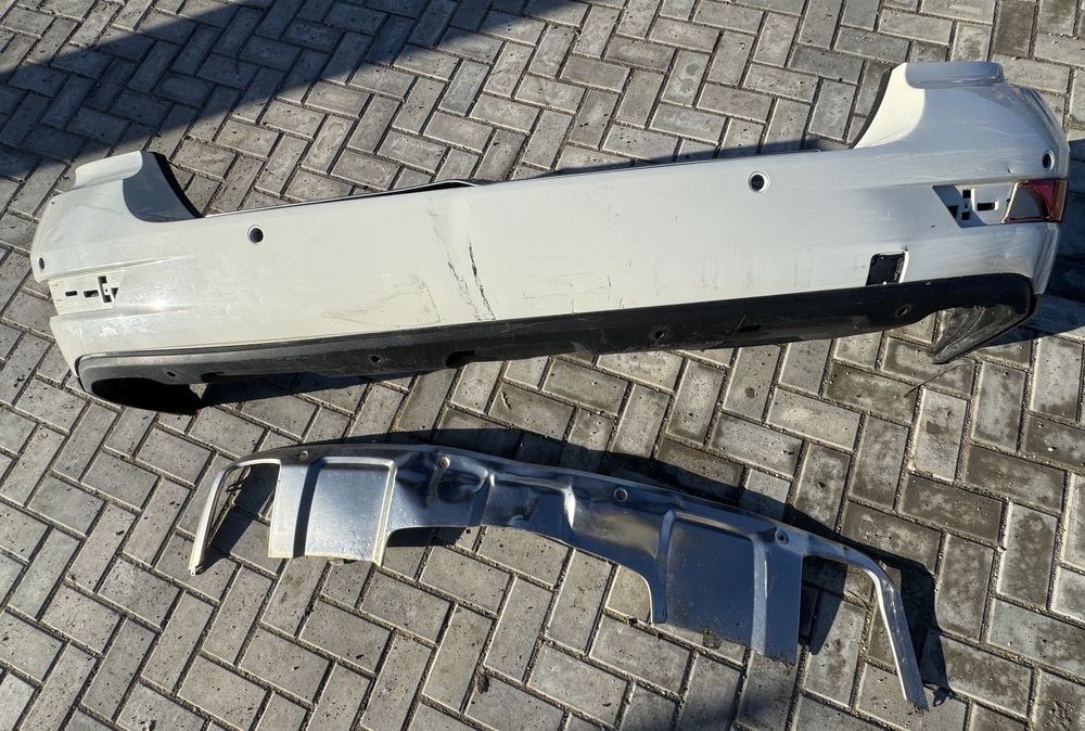 Задна броня за МЛ 320, W164, следи от  лек удар.