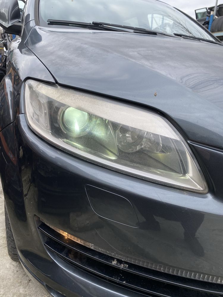 Faruri Xenon St/Dr Audi Q7 (4L)Pret 1400 lei bucata in stare perfecta