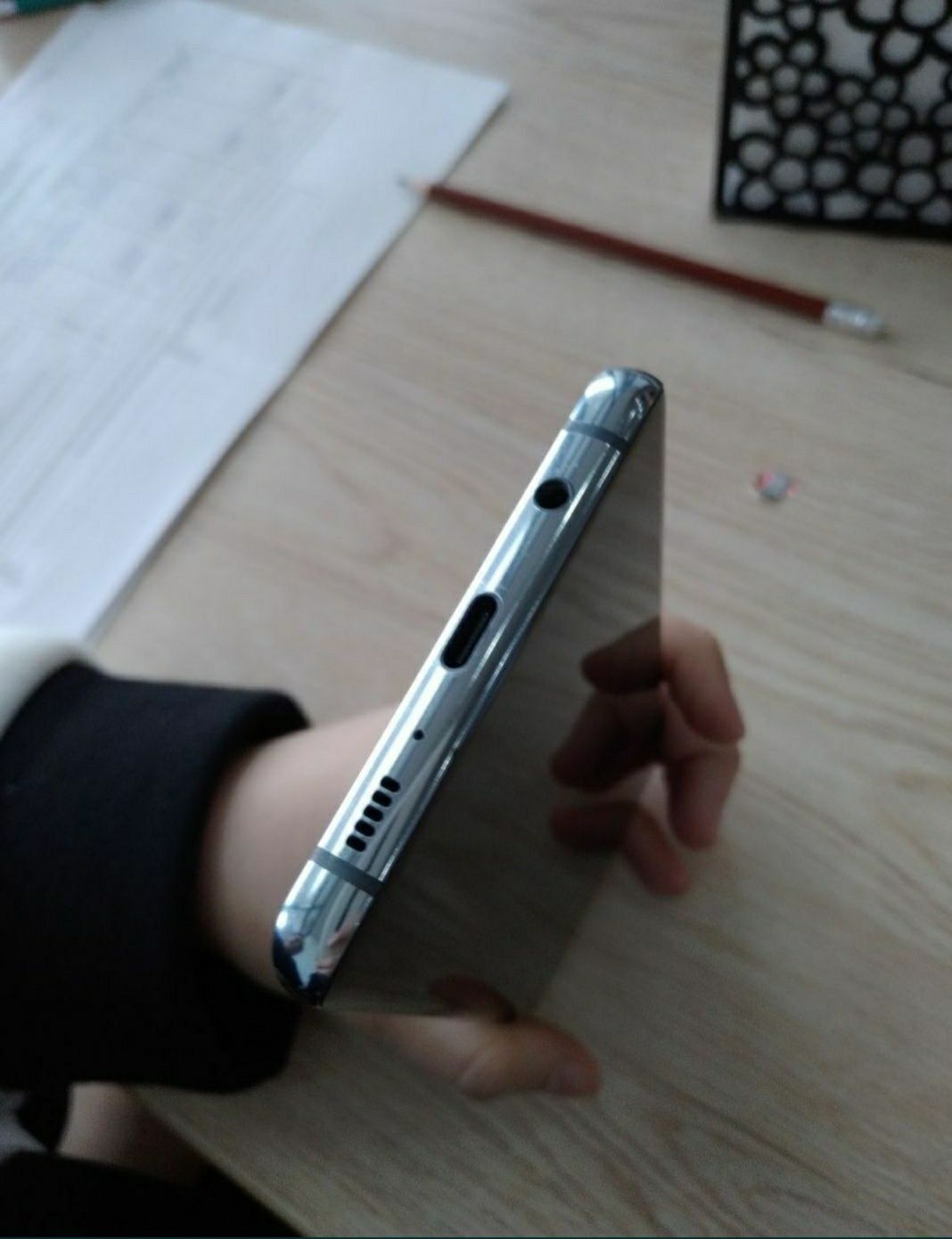 Samsung galaxy S10 5g 8/512gb. Srochna sotiladi.