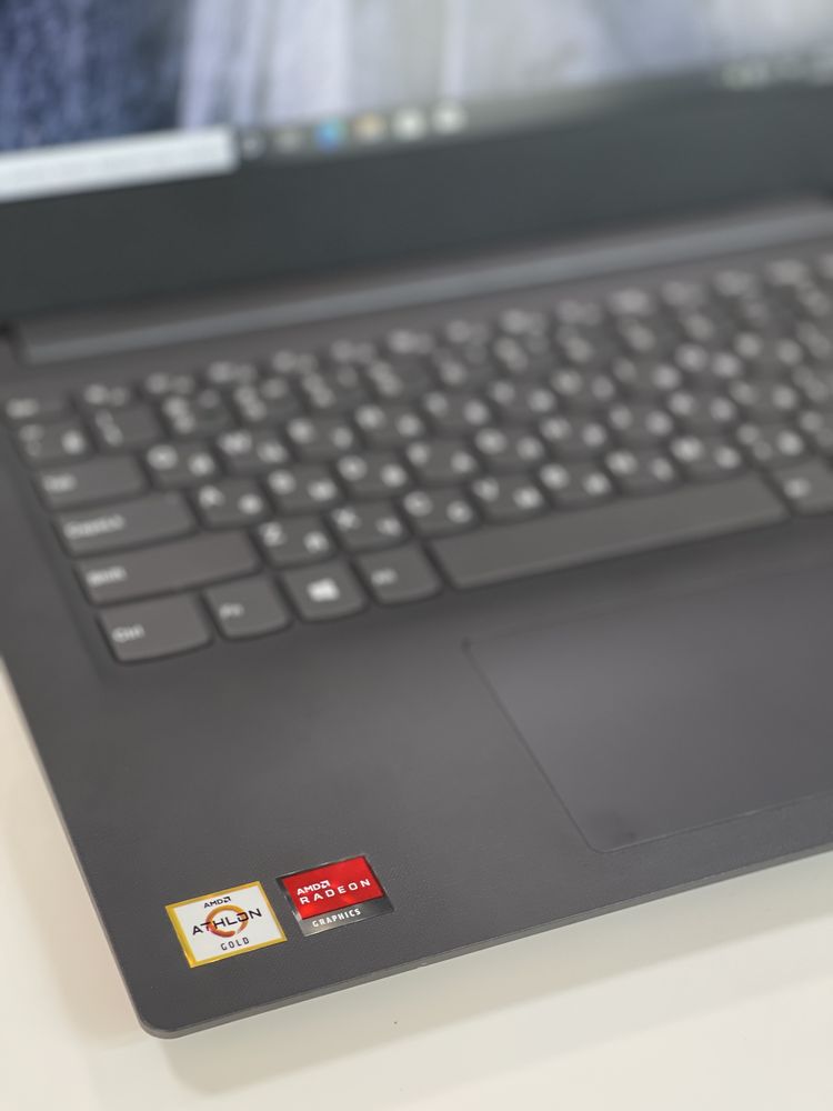 Продается ноутбук Lenovo V14