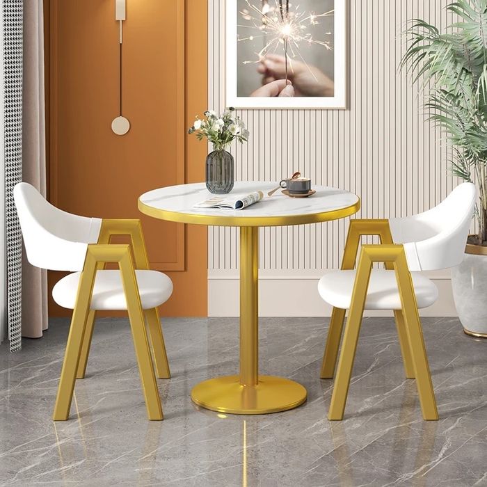 Showroomga sotuvchi qiz kerak oyligi 3mln