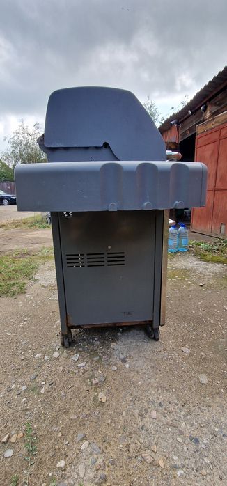 Weber Genesis gratar pe gaz