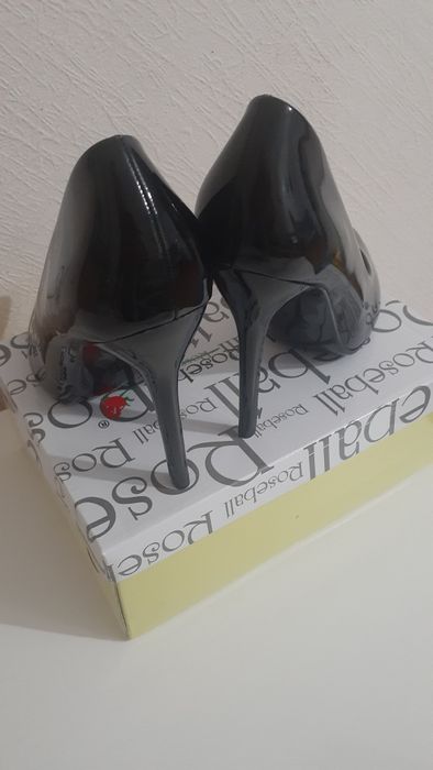 Продам женские туфли