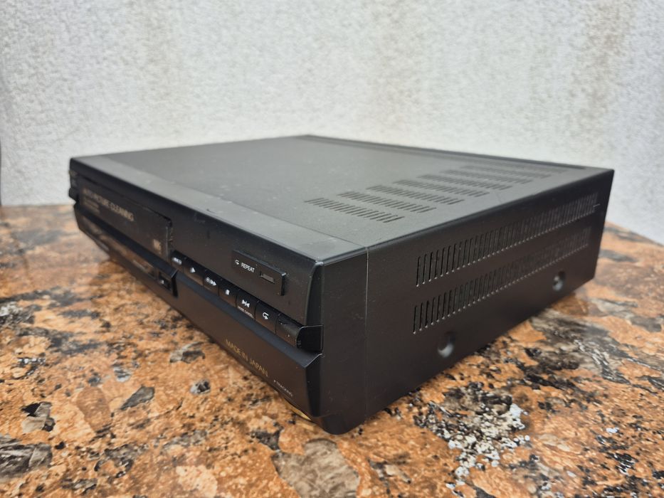 Vand Video Marca Aiwa Model HV-E1010 DH, Made in Japan

- video case