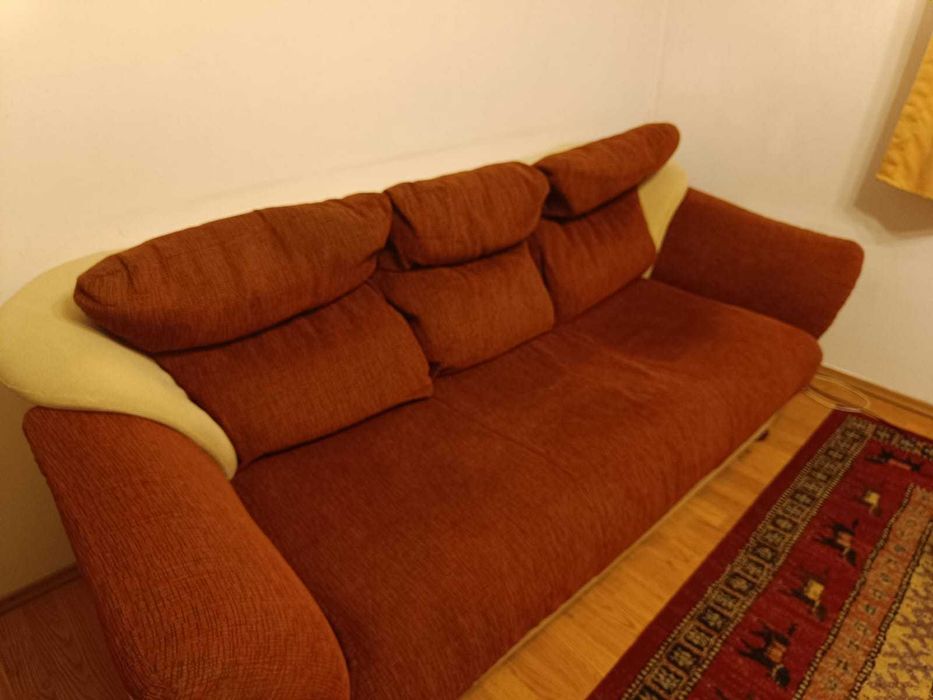 Vand canapea extensibila, foarte comoda si de buna calitate!