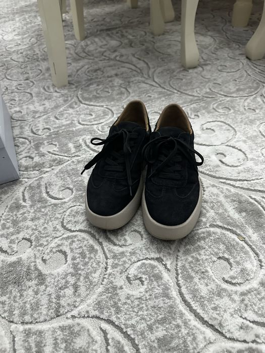 Кроссовки из замша