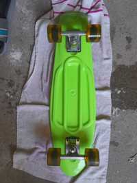 Penny board de culoare verde