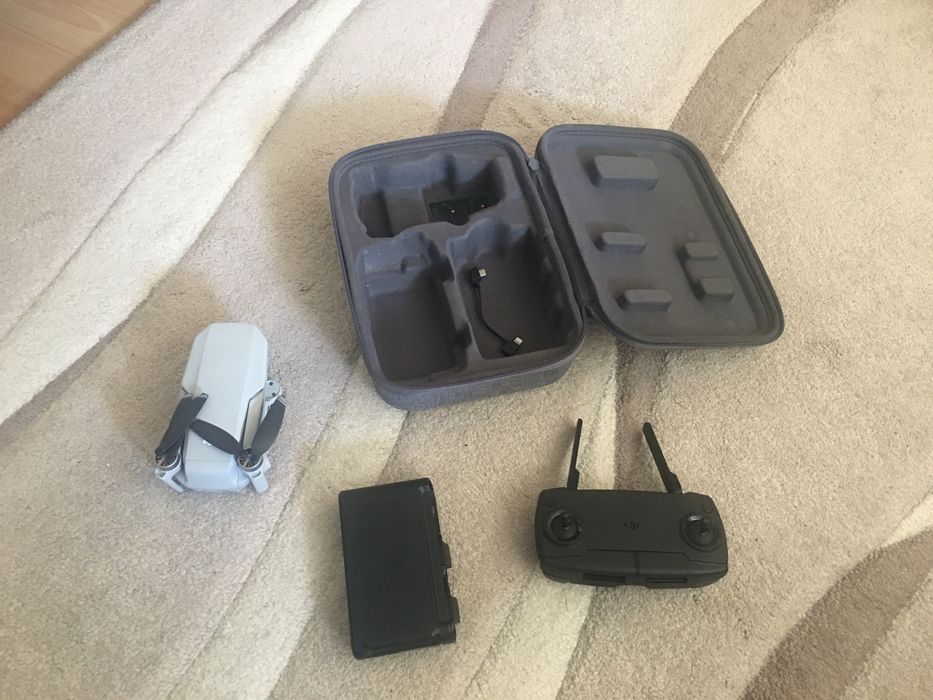 Dronă mini DJI Mavic