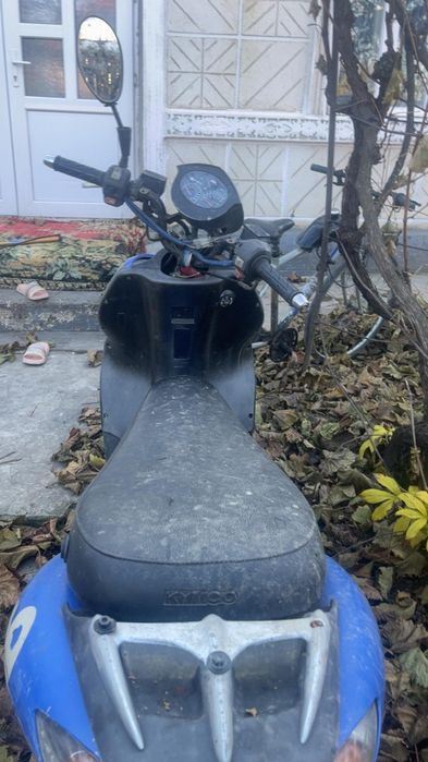 Vând scuter kimko 80 ccc  mai multe detalii an privat