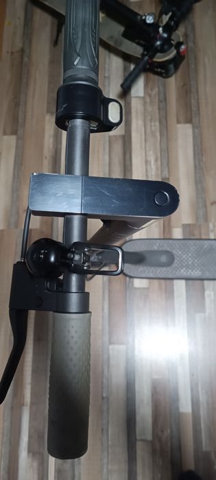 Vând trotineta electrica Xiaomi 1s