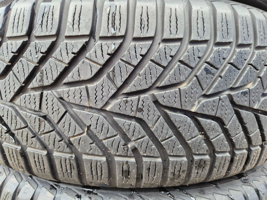 4 Anvelope de IARNA - 215/60/16 - YOKOHAMA - CA UNELE NOI DOT 2017