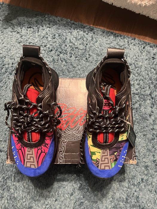 Versace chain reaction