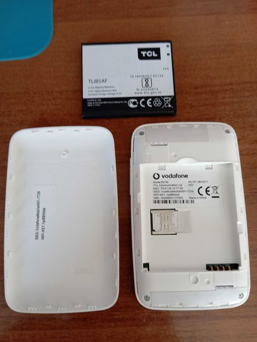 Бисквитка/рутер за мобилен интернет 4G, работи с всички оператори